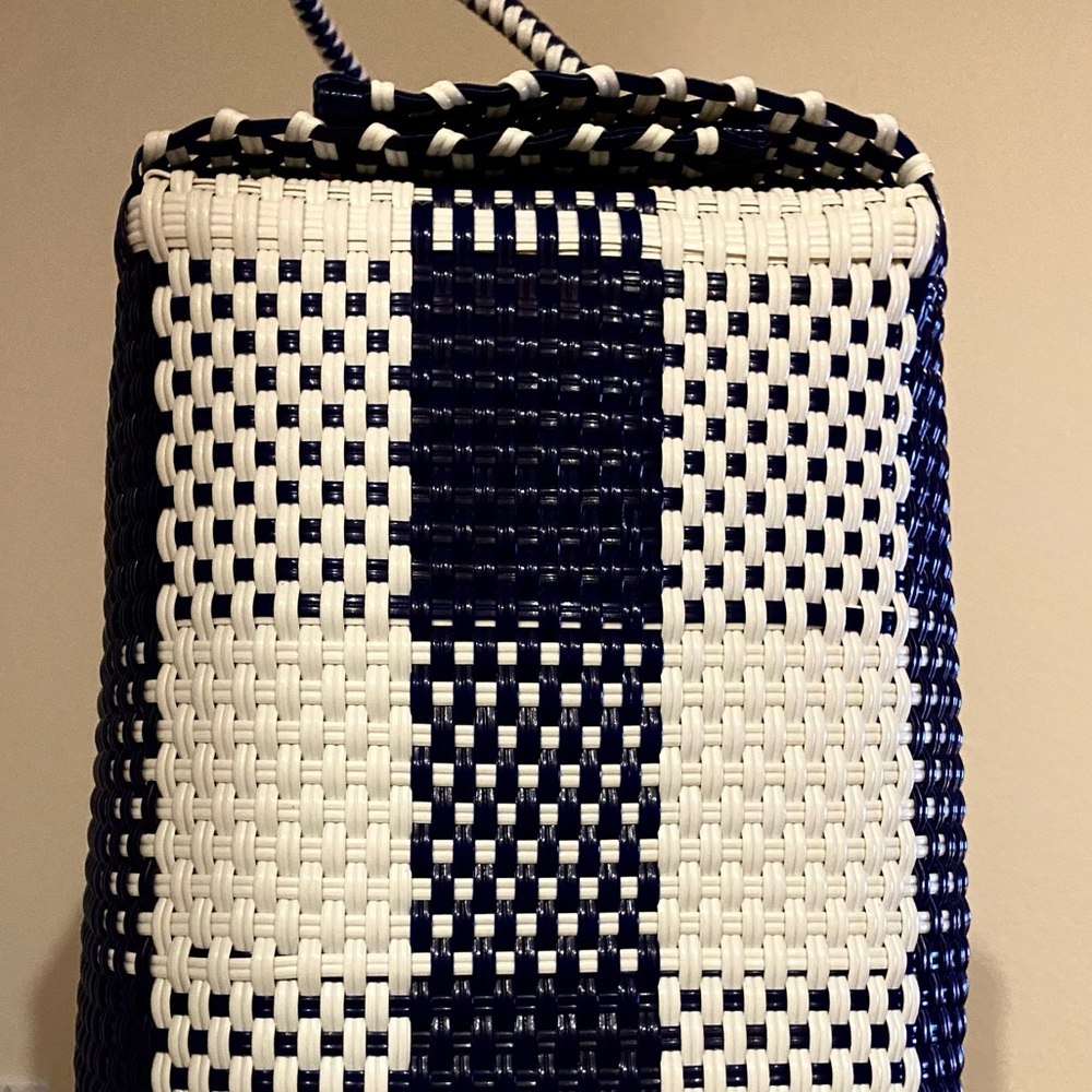 Handmade in 🇲🇽 Mexico! Un Pueblo Navy and White Tote - Picture 6 of 12
